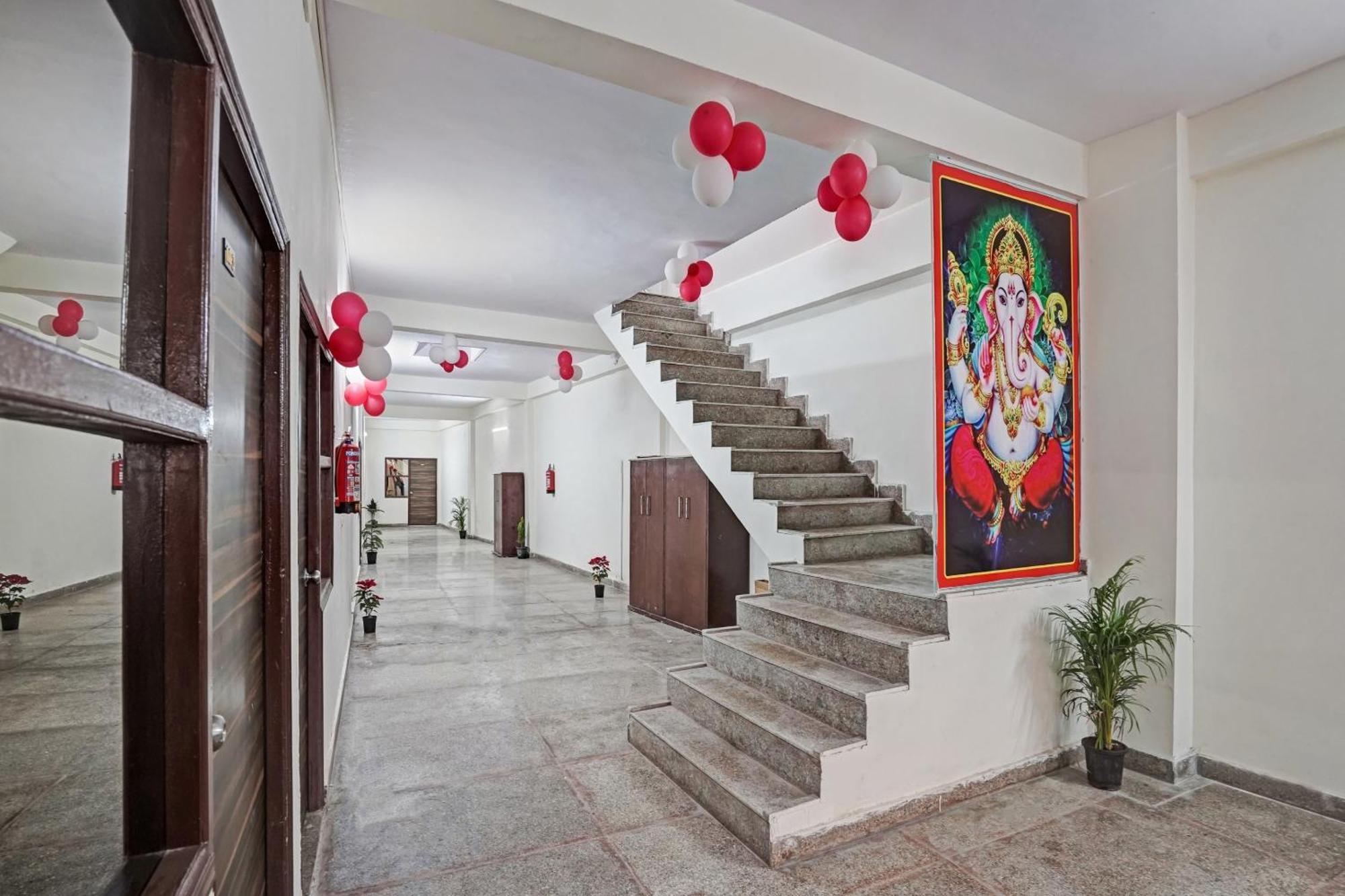 Hotel O Avs Hotel & Restaurant Noida Dış mekan fotoğraf